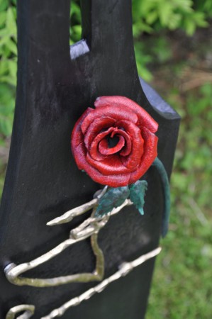 Ros på personligt gravkors